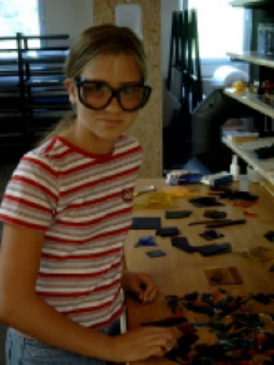 Nur mit Schutzbrille wird mit Glas gearbeitet !